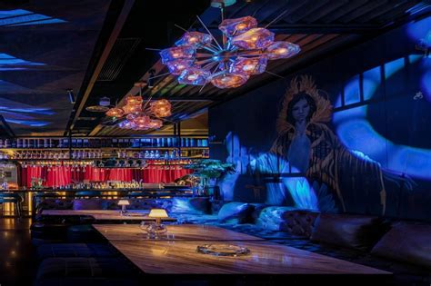 南京酒吧家具定做哪家值得信赖,酒吧如何营造热闹的娱乐场景?