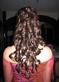 Curly Hairstyles Half Up Half by 20 Beautiful Half Up Curly Hairstyles Every Should Curly Hairstyles Half Up Half