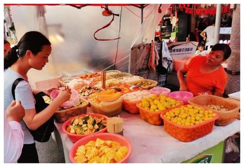 广西南宁当地特色的美食，本地人十分爱吃，但是外地游客却不敢吃__财经头条