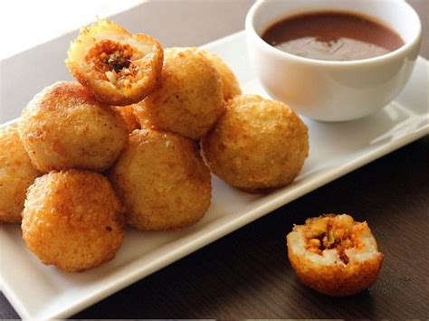 Recipe: Famous across Gujarat, Surat's ratalu kachori