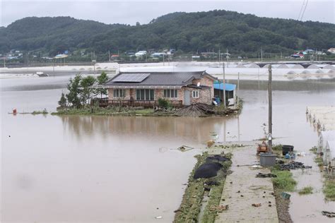 韩国暴雨已致13死，该国总理指示将受灾地区划为特别灾难区_荔枝网新闻