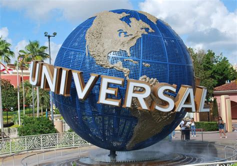 How Far is Universal Studios From Disney World? The Lowdown.