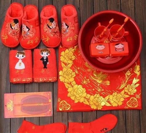 订亲买什么礼物好最新素材