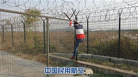 青岛机场无证人员入侵飞行区应急演练顺利完成 - 中国民用航空网