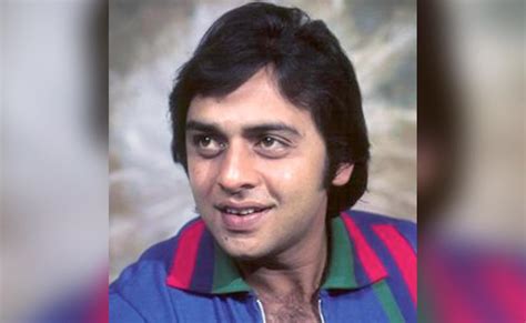 अपने टाइम के सबसे गुड लुकिंग एक्टर विनोद मेहरा के बेटे हैं टॉल, डार्क ...