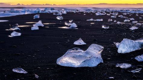 Bing HD Wallpaper Jan 24, 2024: Diamond Beach, Iceland - Bing Wallpaper ...