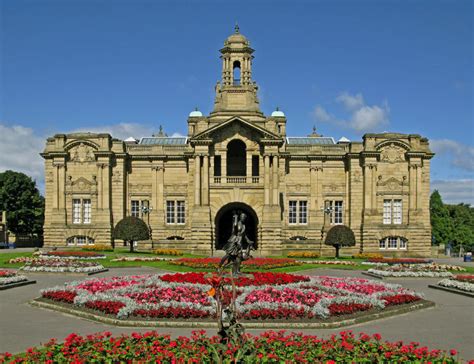 Cartwright Hall in bradford United Kingdom - reviews, best time to ...