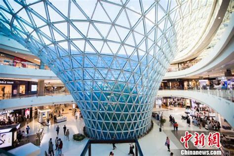 半年超60万人享受三亚免税购物 线上商城成新增长点|海南|免税|三亚_新浪新闻