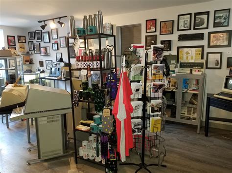 Old Computer Shop 的图像结果