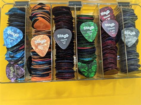 Stagg Classic Guitar Picks / Plectrums – Braganzas