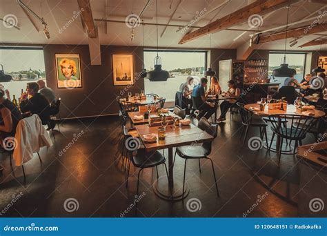 Restaurant Eating 的图像结果