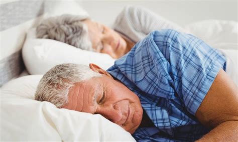 年龄大了容易失眠很正常？警惕失眠症对老年人的五大危害_睡眠