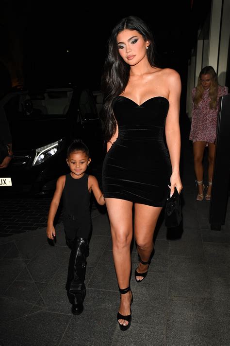 Kylie Jenner dances in just a crop top and short shorts for new TikTok ...