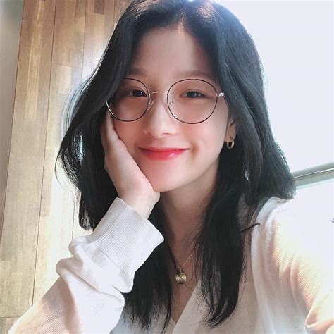 fromis_9 - Seoyeon Instagram @officialfromis_9 | Girls with glasses ...