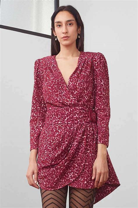 Looking For A Gift for Your Girlfriend For Valentine's Day? Here Goes ...