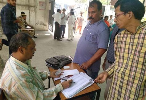 Poll officers: 'We must digitalise the electoral list. This process ...