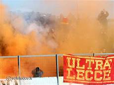 testi cori napoli il gli ultra lecce accolgono la squadra al rientro testi cori napoli il gli ultra lecce accolgono la squadra al rientro