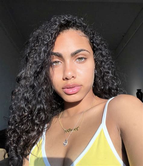 BADDIEPINS123♡ | Light skin girls, Curly girl hairstyles, Curly hair styles