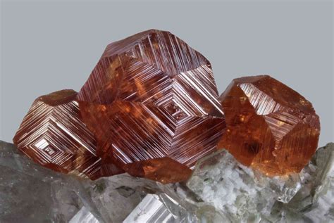 Mineral Luster: Examples and Information