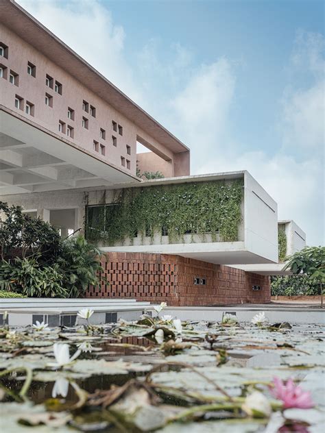 Institution 的图像结果