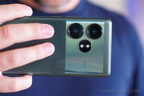 Realme GT 6T Camera Review: Reliable Shooter with Impressive Daylight ...