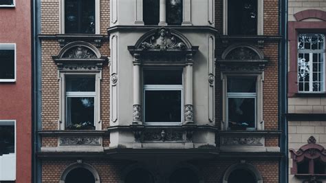 Download wallpaper 2560x1440 window, facade, building, architecture ...