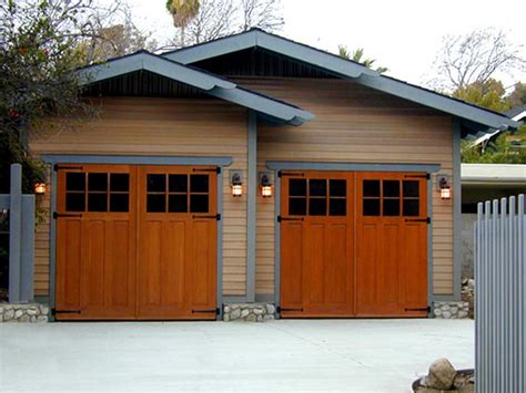 Create An Elegant And Timeless Look With A Craftsman Style Garage Door ...