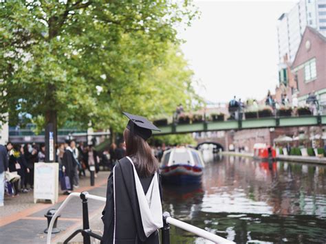 英国剑桥大学6月30日举行了线下毕业典礼-环球优思国际教育