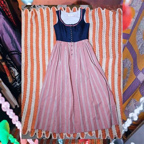 PLAID DRINDL DRESS | better_vintage