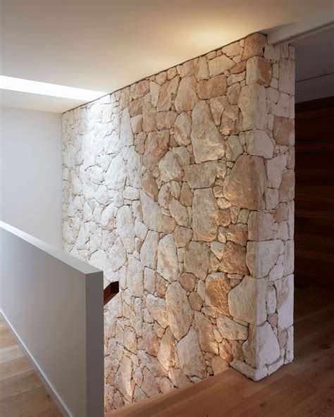 Pin by Roxana Hernández Ponce on decoración interior san Agustín. | Limestone house, Stone wall ...