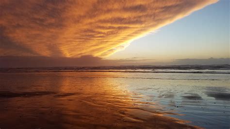 Sunset as the Tide goes out : r/pics
