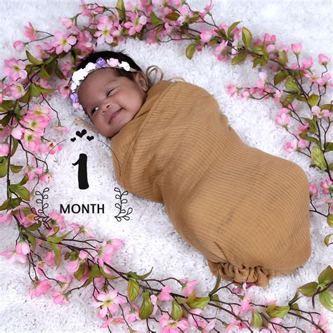 My sweet baby girl photo shoot 1 month old! #1month #babygirl #photoshhot #girl #newborn 1 Month ...