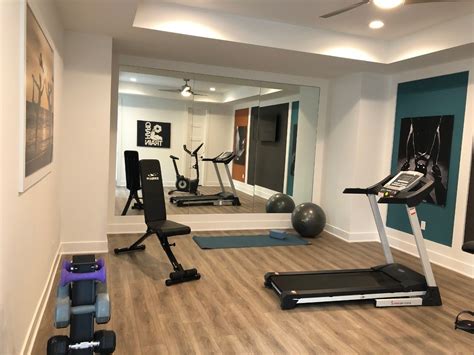 Exercise Room Wall Front View 的图像结果