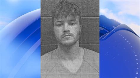 Students surprise Laurel teacher with birthday parade