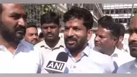 Telangana Congress Chief's Brother Stopped From Entering Polling Booth ...