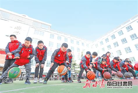 三抓三促”行动进行时] 金塔县东大街小学：科普润心灵 点亮科技梦_活动_科学_操作