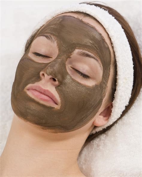 10 Simple Homemade Turmeric Face Mask for Glowing Skin
