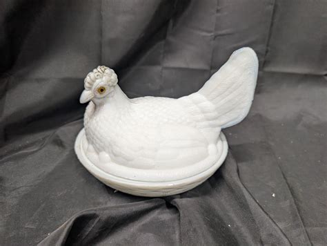 Vintage Large Milk Glass Nesting Chicken Capsule