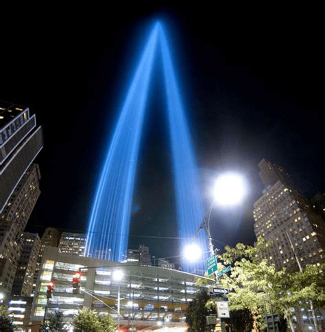 9·11事件19周年 纽约双子塔“悼念之光”纪念遇难者_腾讯新闻