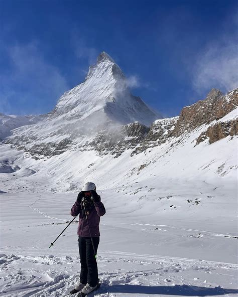 Alpha Epsilon Phi (@aephiumass) • Instagram photos and videos