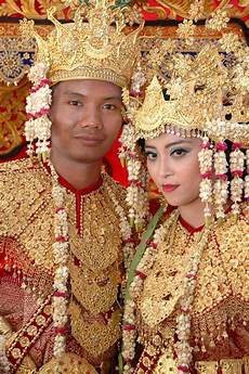 Wedding Shoes Indonesia by Palembang Indonesia Traditional Costumes Wedding Shoes Indonesia