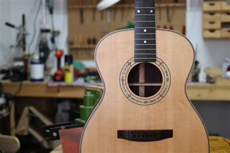 Spanish guitar: origin and evolution