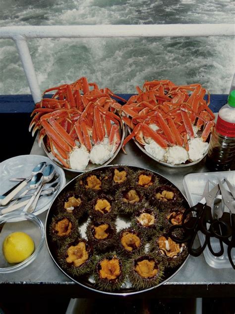 Краб, морские ежи, дары Камчатки