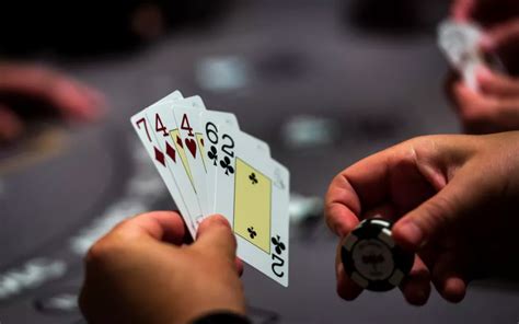 世界上最会打牌的 15 个人，输给了这个「赌神算法」_扑克