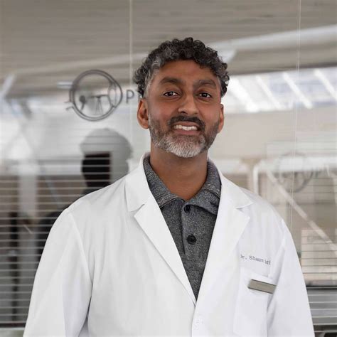 How To Get Rid Of Pink Eye Fast: 4 Safe & Trusted Tips