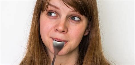 This simple spoon test reveals hidden health problems in your body ...