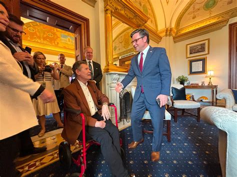 Randy Travis, wife Mary talk country singer's AI music comeback ...