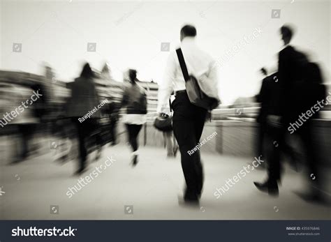 People Walking to Work 的图像结果
