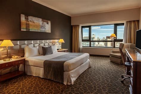 Radisson Montevideo Victoria Plaza Hotel Parking: Pictures & Reviews ...