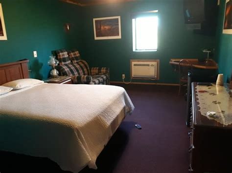 COMFORT ZONE INN (Rothsay) - Inn Reviews, Photos, Rate Comparison ...